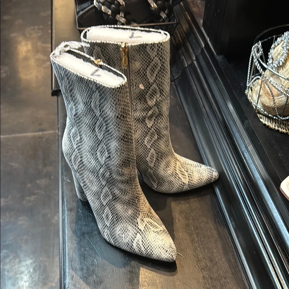 Fashion Nova Gray Snakeskin Heeled Boots New with Tags - Picture 3 of 3